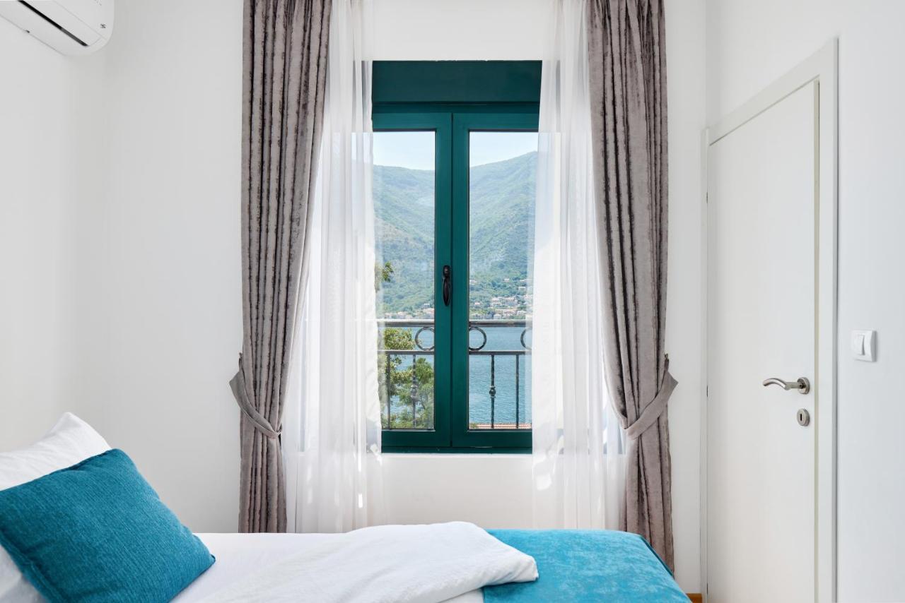 코토르 Iva'S Sea View Balcony 아파트 외부 사진